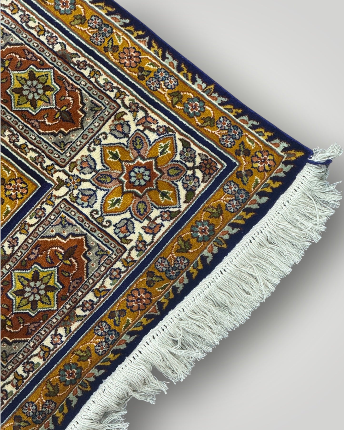 5 FT × 7 FT Shikargah Silk On Silk Hand Knotted Carpet