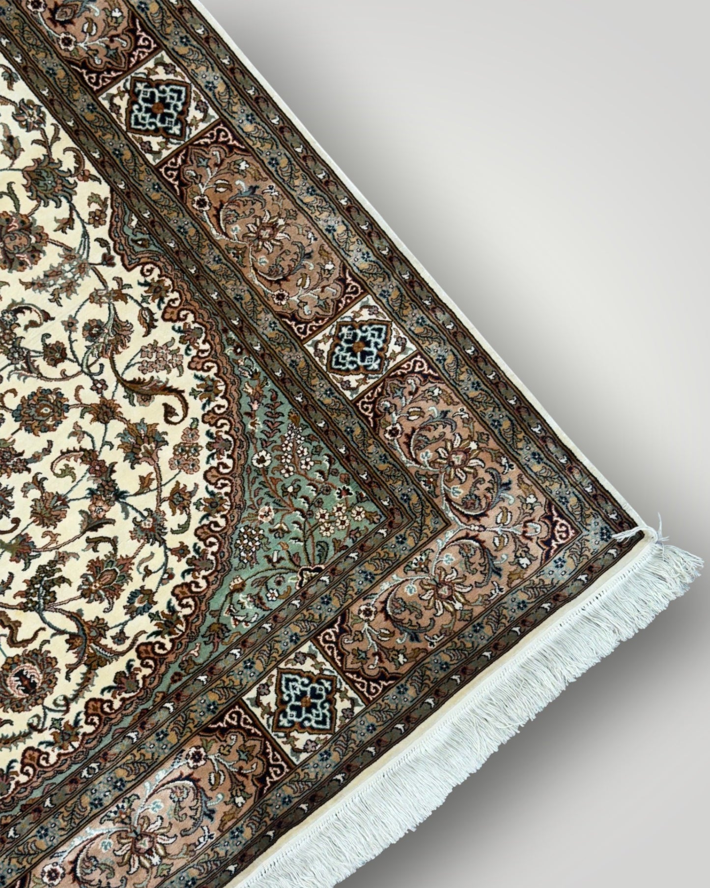 5 FT × 7 FT Kashaan Silk On Silk Hand Knotted Carpet