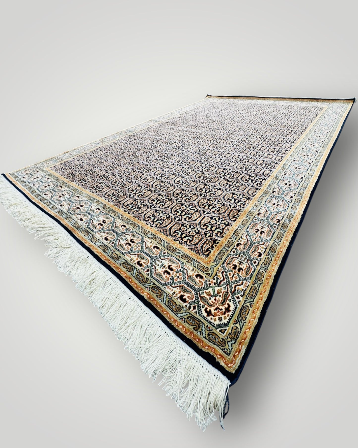 6 FT × 4 FT Sinah Fine Silk On Silk Hand Knotted Carpet