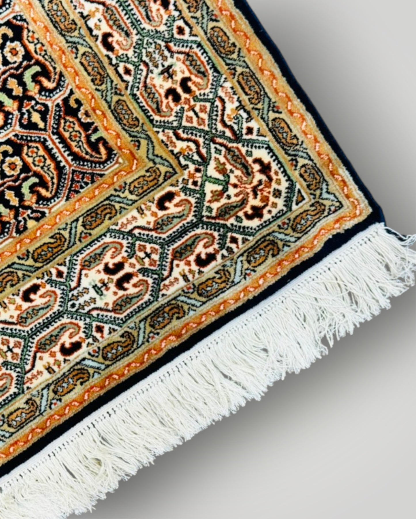6 FT × 4 FT Sinah Fine Silk On Silk Hand Knotted Carpet