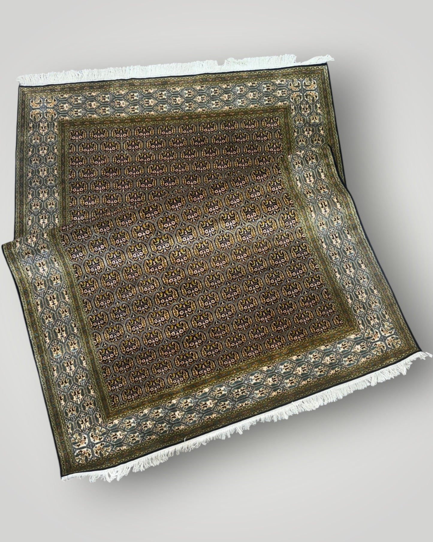 5 FT × 7 FT Sinah Silk On Silk Hand Knotted Carpet