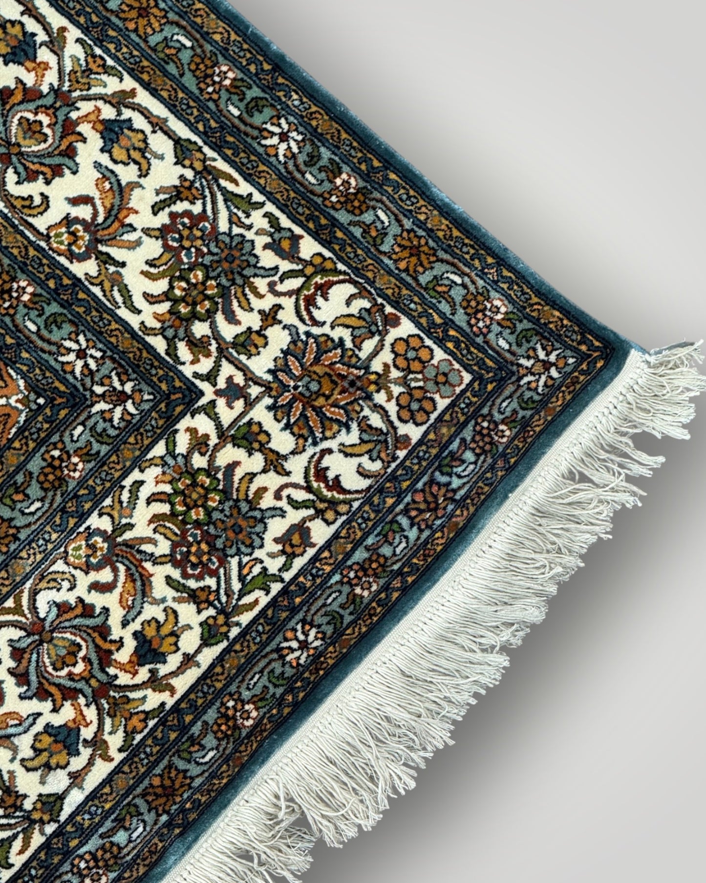 5 FT × 7 FT Kashaan Silk On Silk Hand Knotted Carpet