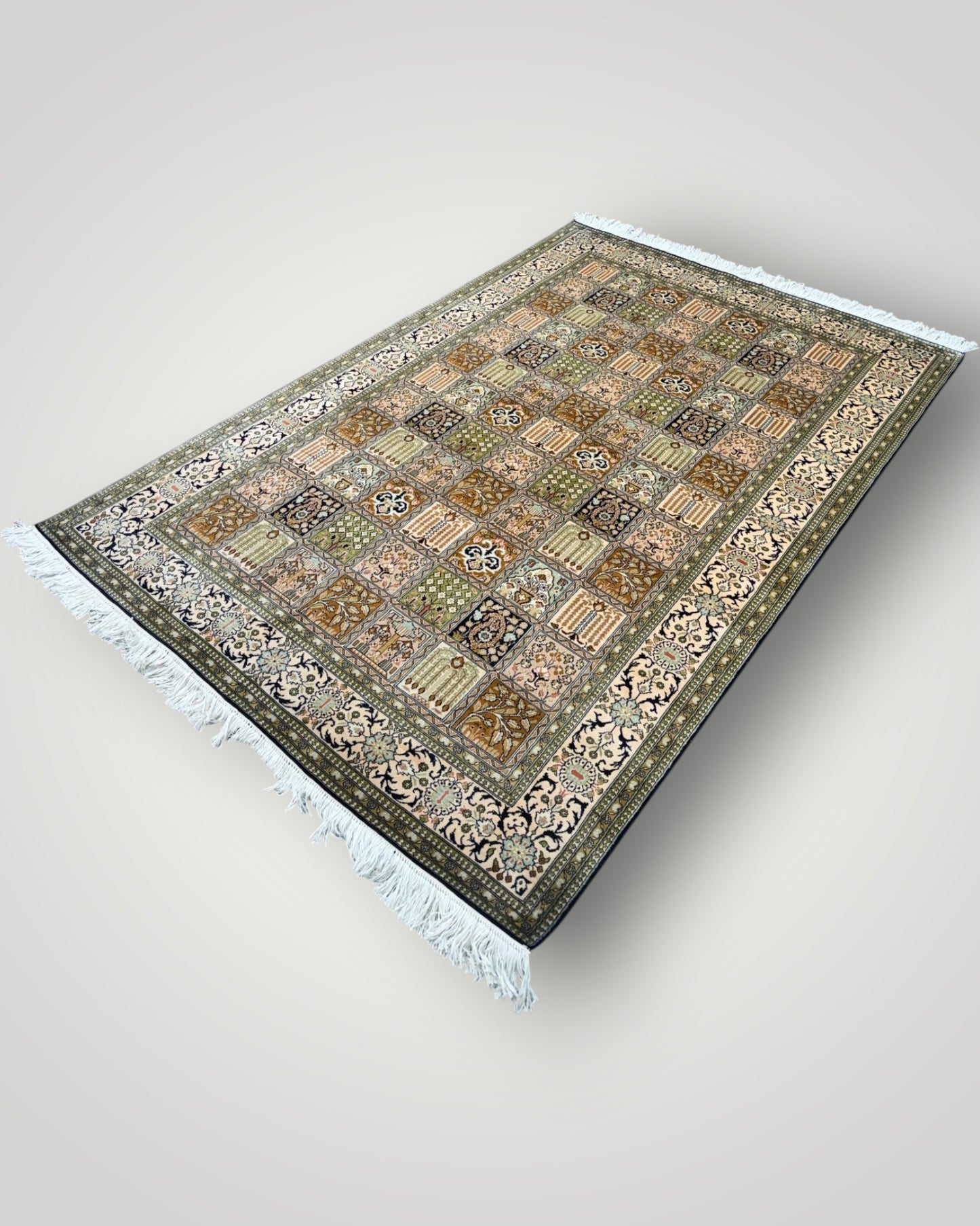 5 FT × 7 FT Qumb Silk On Silk Hand Knotted Carpet