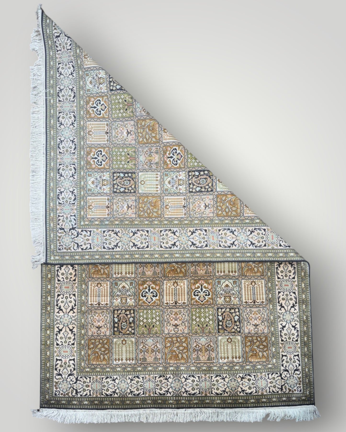 5 FT × 7 FT Qumb Silk On Silk Hand Knotted Carpet